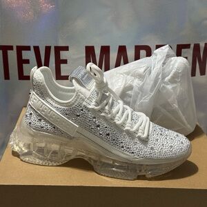 NEW! Maxima Steve Madden White Women's Sneakers size 7